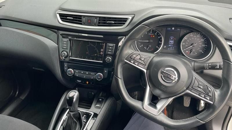 Used Nissan Qashqai Acenta Premium 158 HP (116 kW) 2021 White SUV