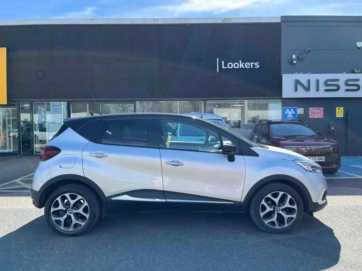 Usado Renault Captur Signature 90 CV (66 kW) 2017 Negro SUV