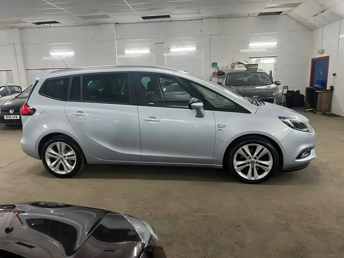 Used Vauxhall Zafira SRi 170 HP (125 kW) 2017 Silver MPV
