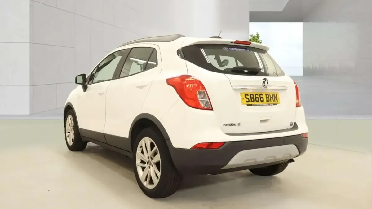 Used Vauxhall Mokka X Active 115 HP (84 kW) 2016 White SUV