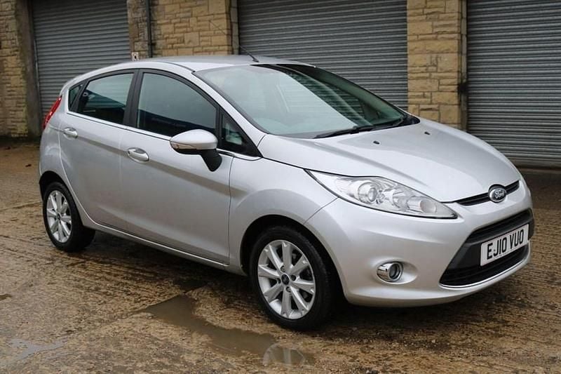 Used Ford Fiesta Zetec 94 HP (69 kW) 2010 Silver Hatchback