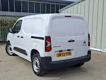 Usado Citroën Berlingo 100 HP (73 kW) 2024 Branco Monovolume