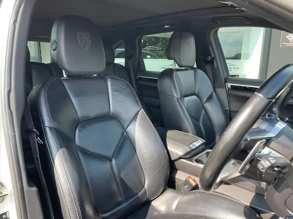 Used Porsche Cayenne 385 HP (283 kW) 2016 White SUV