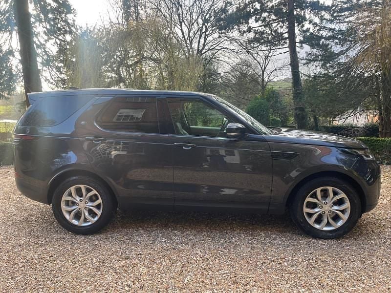 Grey Used 2019 Land Rover Discovery 5 SE SUV | £20,995 (Super price) - Image 1/4