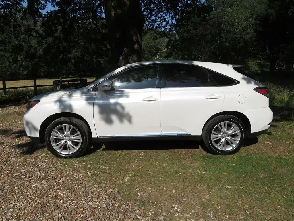 Used Lexus RX450h 2010 Snow white SUV
