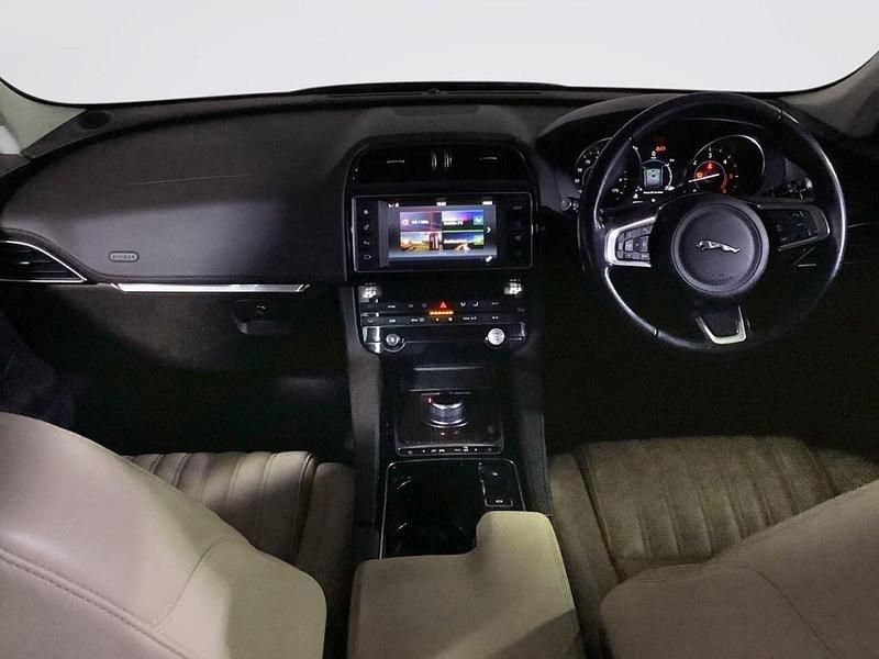 Second-hand Jaguar F-Pace Portfolio 180 CP (132 kW) 2018 Albastru SUV