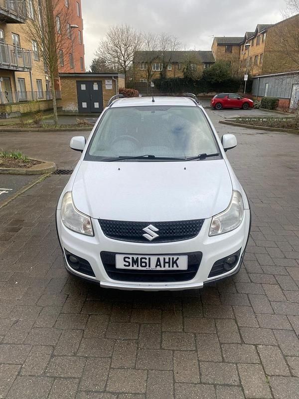 Used Suzuki SX4 SZ5 2011 White Hatchback