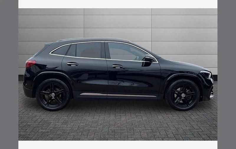 Begagnad Mercedes GLA200 Executive 161 HK (118 kW) 2024 Svart SUV