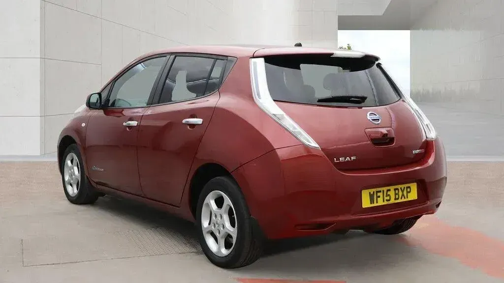 Used Nissan Leaf Acenta 80 kW (109 HP) 2015 Red Hatchback