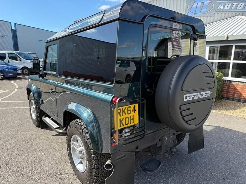 Used Land Rover Defender 122 HP (89 kW) 2014 Green SUV