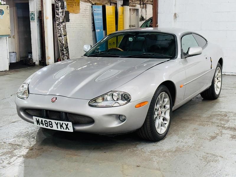 Używany Jaguar XKR Supercharged 2000 Srebrny Coupe