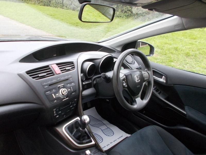 Begagnad Honda Civic SE 100 HK (73 kW) 2013 Svart Halvkombi