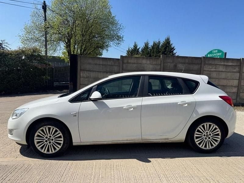 Begagnad Vauxhall Astra Excite 2012 Vit Halvkombi