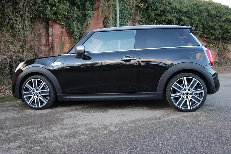 Black Used 2019 Mini Cooper S Exclusive Hatchback | £18,450 (Fair price) - Image 1/4