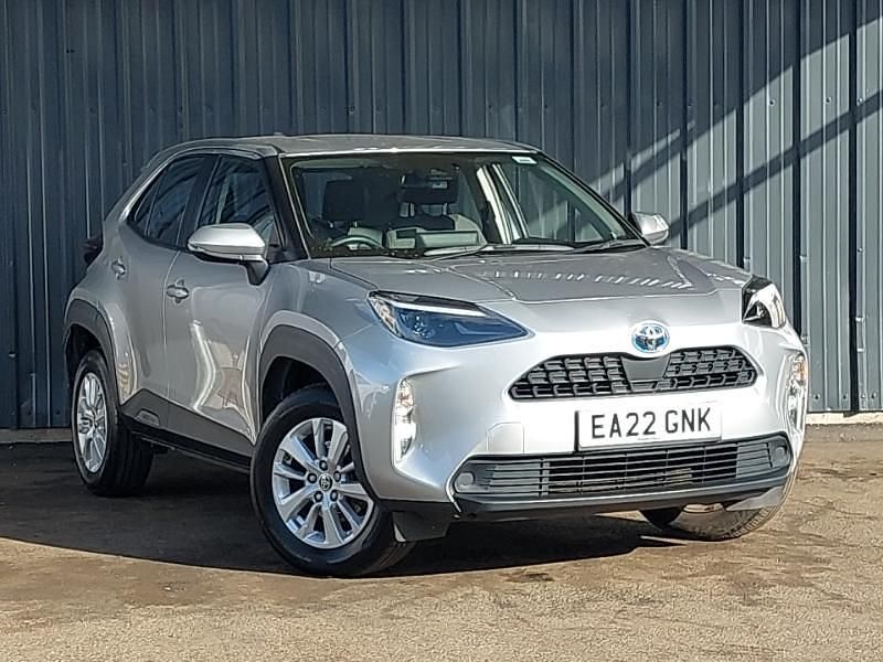 Silver Used 2022 Toyota Yaris Hybrid Estate | £18,298 (Good price) - Image 1/4