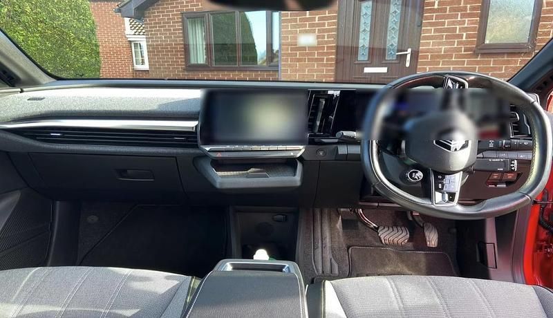 Used Renault Megane E-Tech Techno 160 kW (218 HP) 2022 Red/black Hatchback