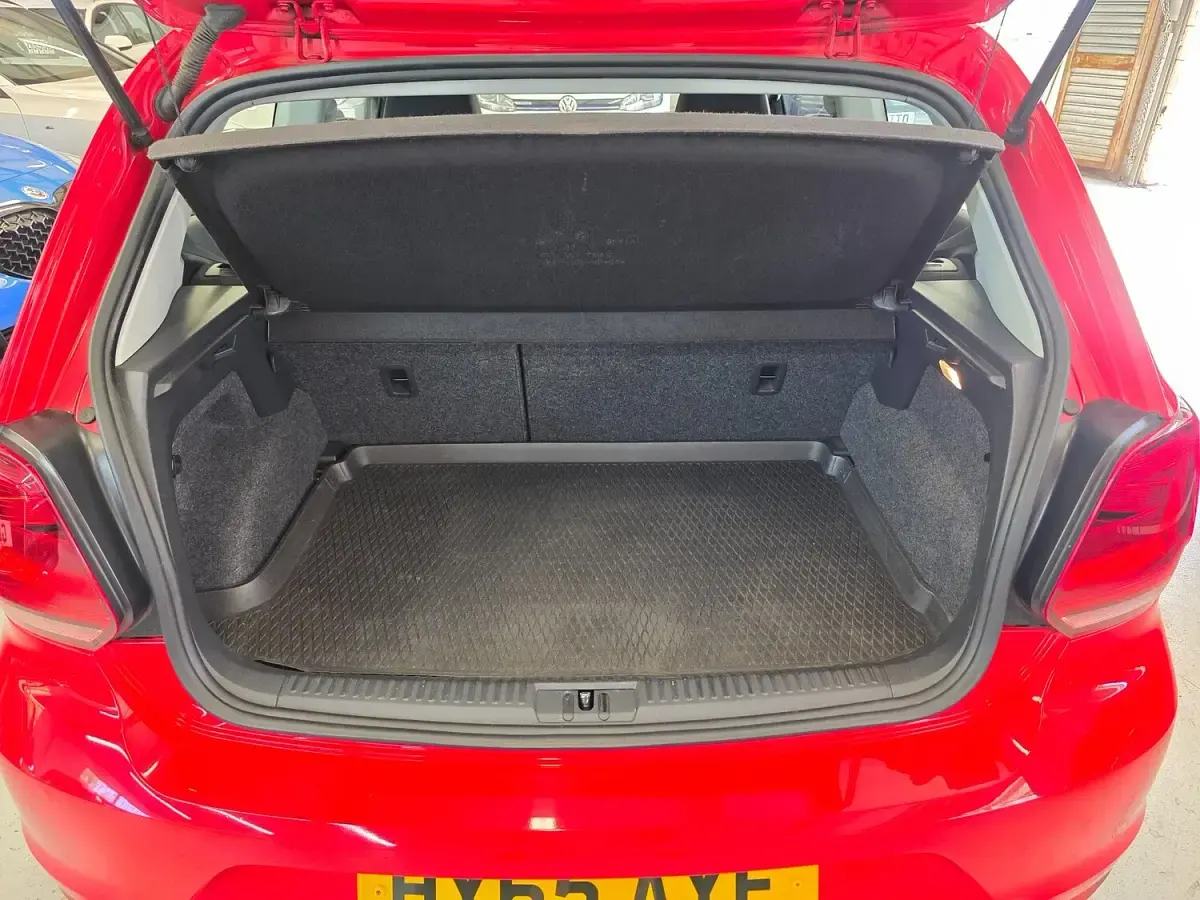 Used VW Polo SE 90 HP (66 kW) 2015 Red Hatchback