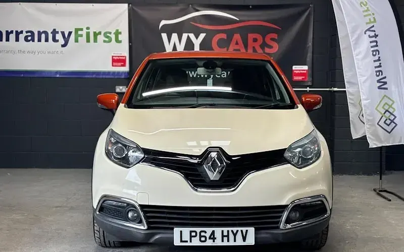Used Renault Captur Dynamique 90 HP (66 kW) 2015 Cream/orange SUV