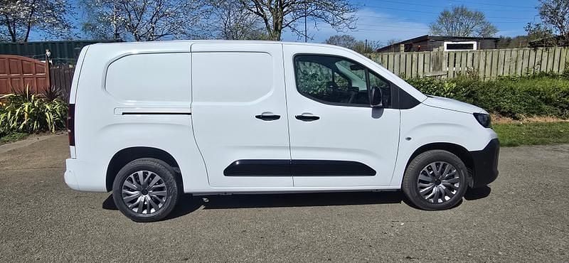 New Peugeot Partner S 131 HP (96 kW) 2026 Ice white MPV