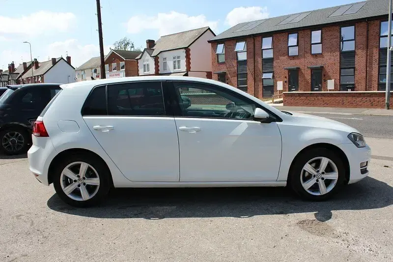 Used VW Golf VII Edition 125 HP (91 kW) 2016 White Hatchback