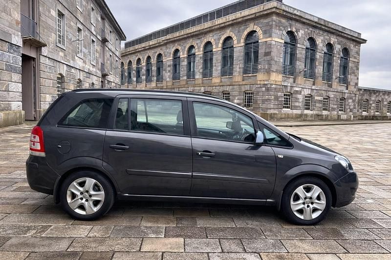 Used Vauxhall Zafira 115 HP (84 kW) 2013 Grey MPV