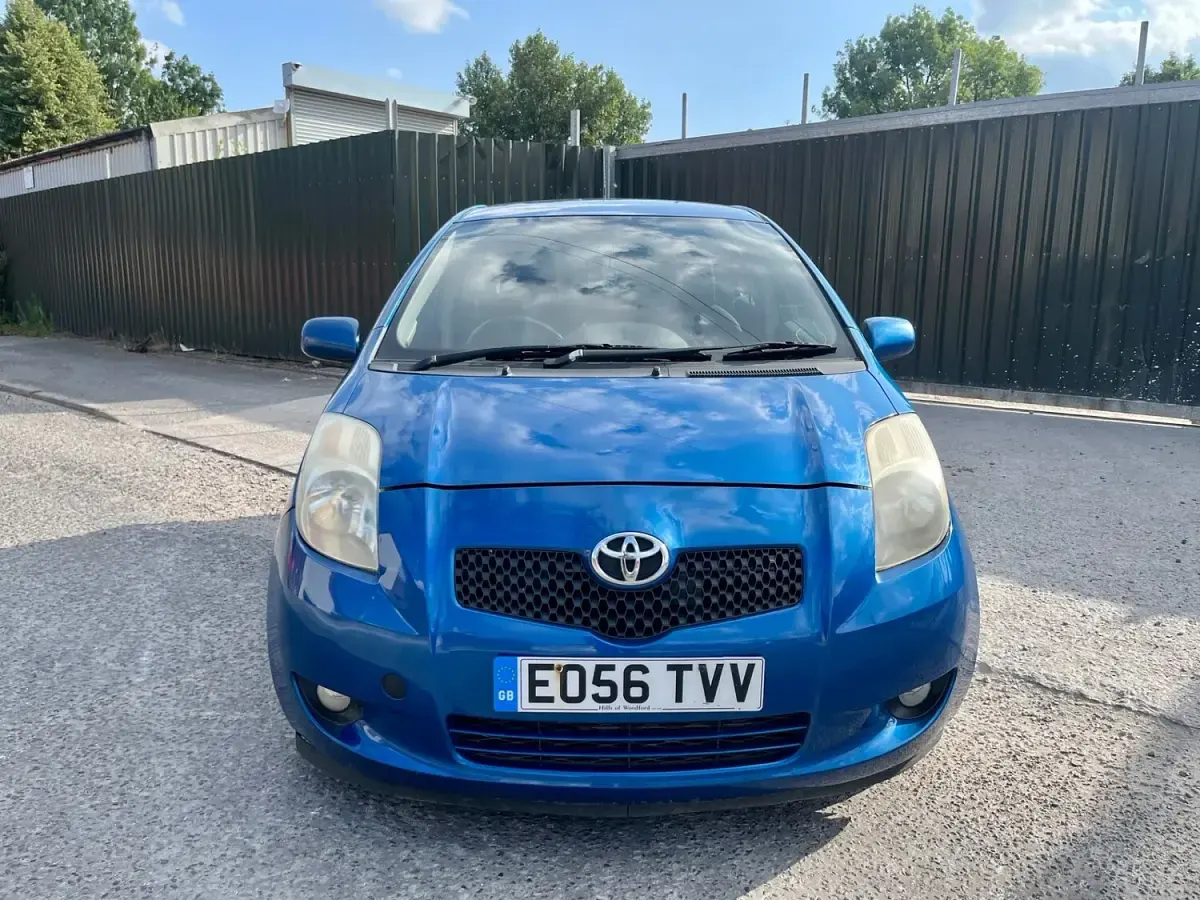Used Toyota Yaris 85 HP (62 kW) 2006 Blue Hatchback