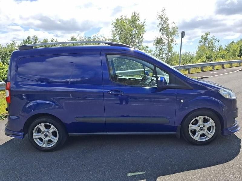 Used Ford Transit 74 HP (54 kW) 2018 Blue Estate