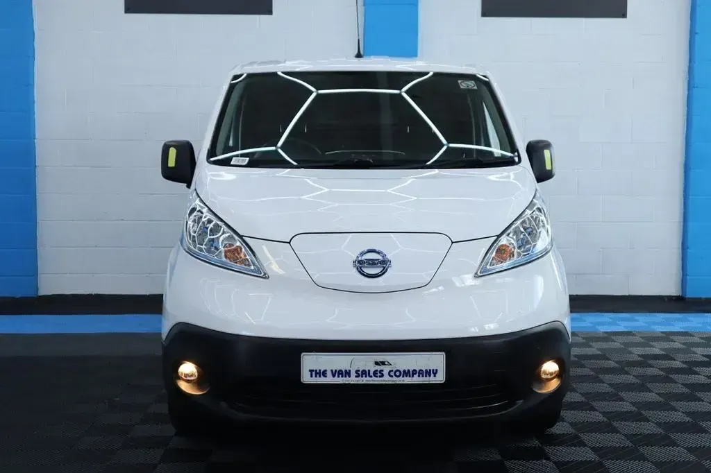 Used Nissan e-NV200 Tekna 80 kW (109 HP) 2020 White MPV