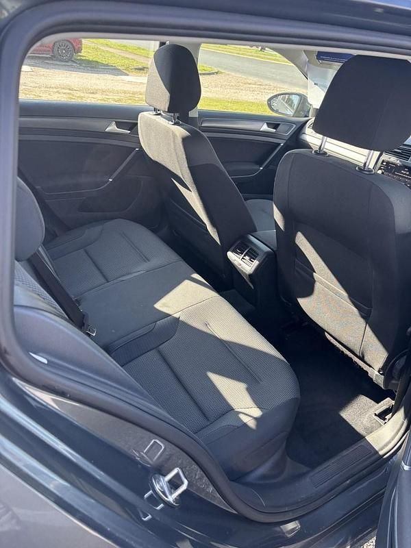 Used VW Golf VII SE 115 HP (84 kW) 2018 Grey Estate