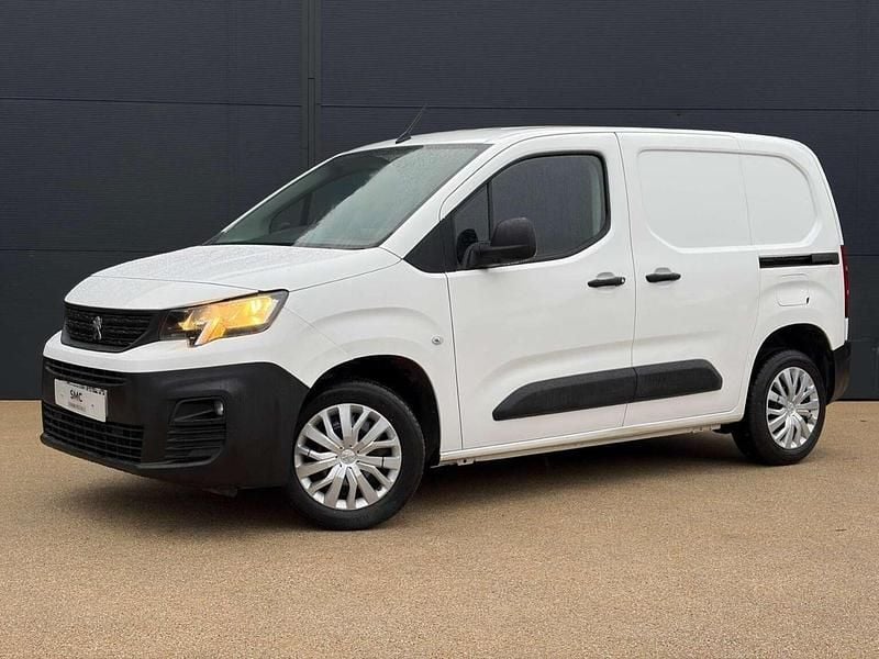 White Used 2021 Peugeot Partner MPV | £6,995 (Good price) - Image 1/4