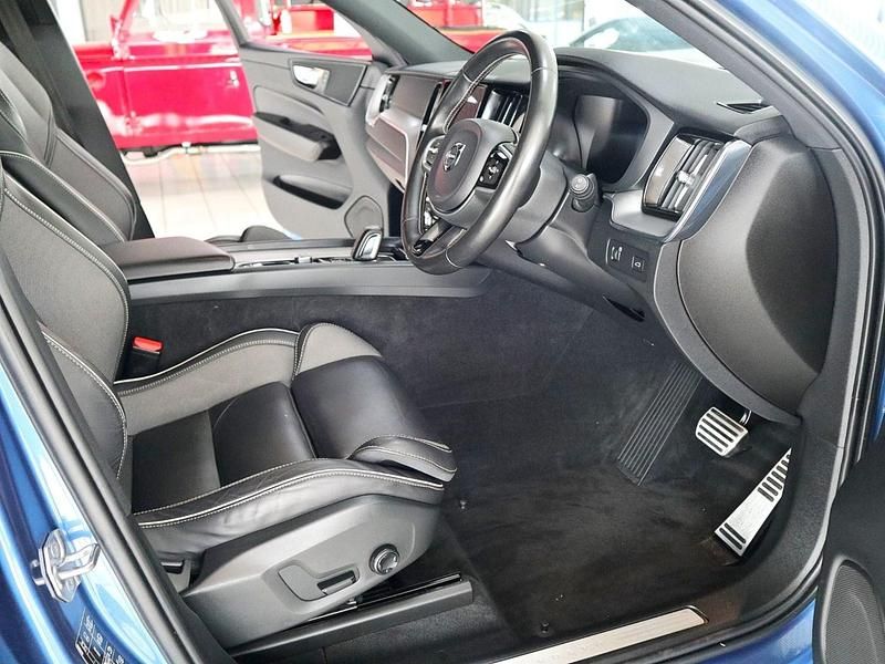 Used Volvo XC60 R-Design 250 HP (183 kW) 2021 Blue SUV