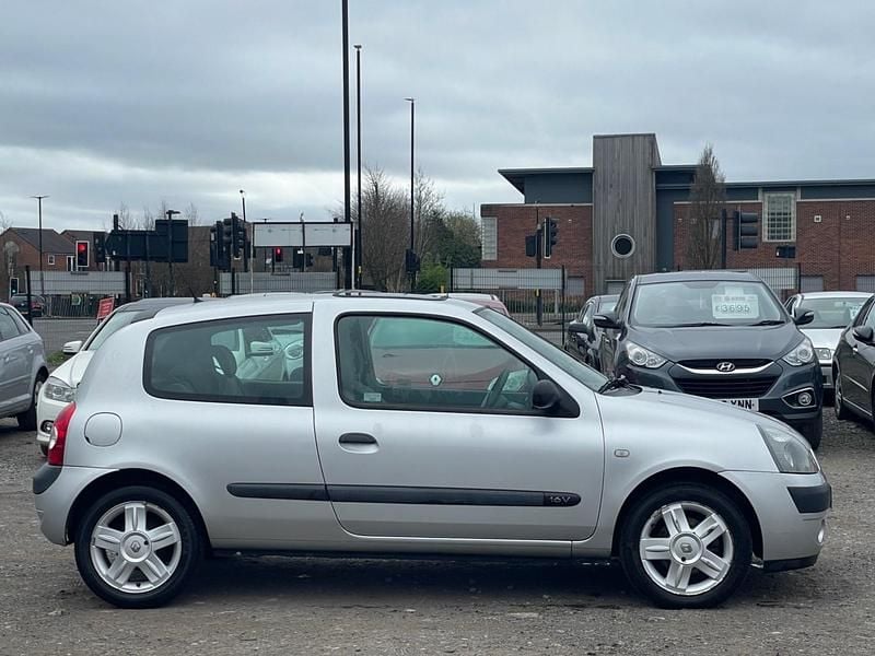 Used Renault Clio II Expression 2005 Silver Hatchback