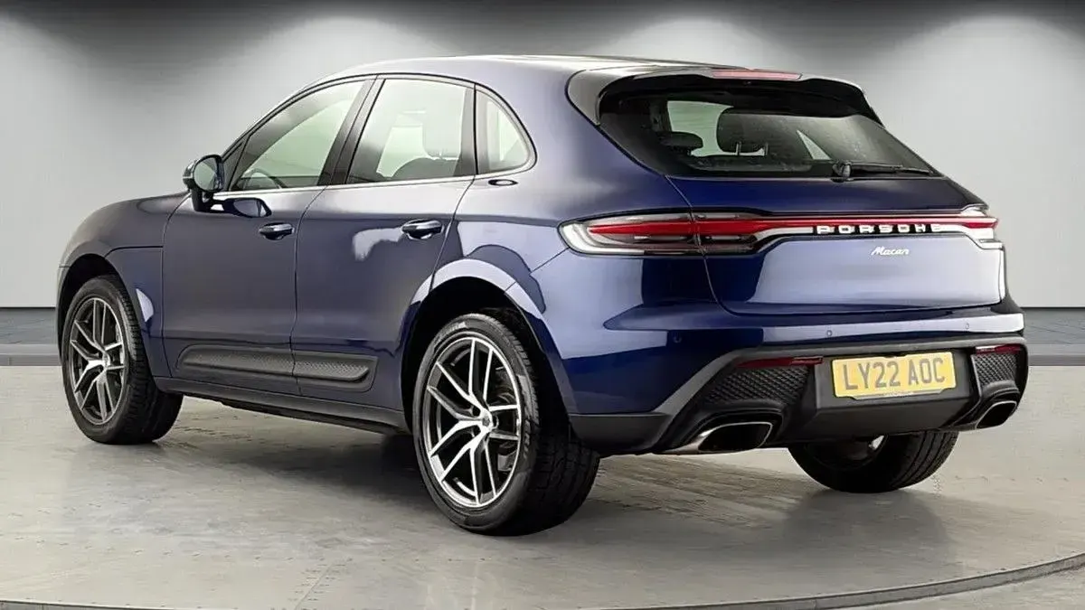 Used Porsche Macan 265 HP (194 kW) 2022 Gentian blue SUV