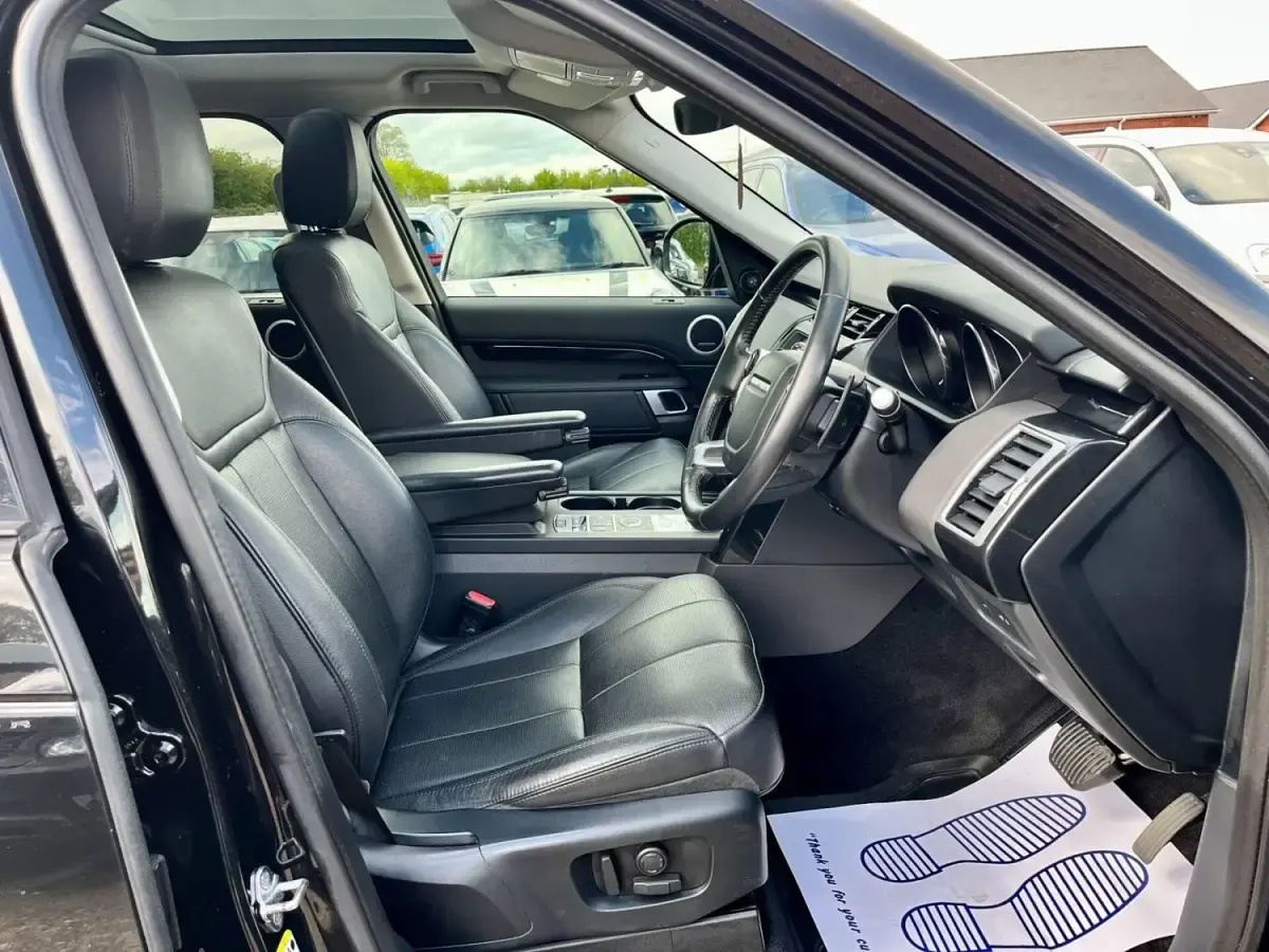 Begagnad Land Rover Discovery 5 S 2019 Svart SUV