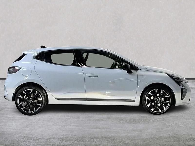 New Renault Clio V Techno 2025 White Hatchback