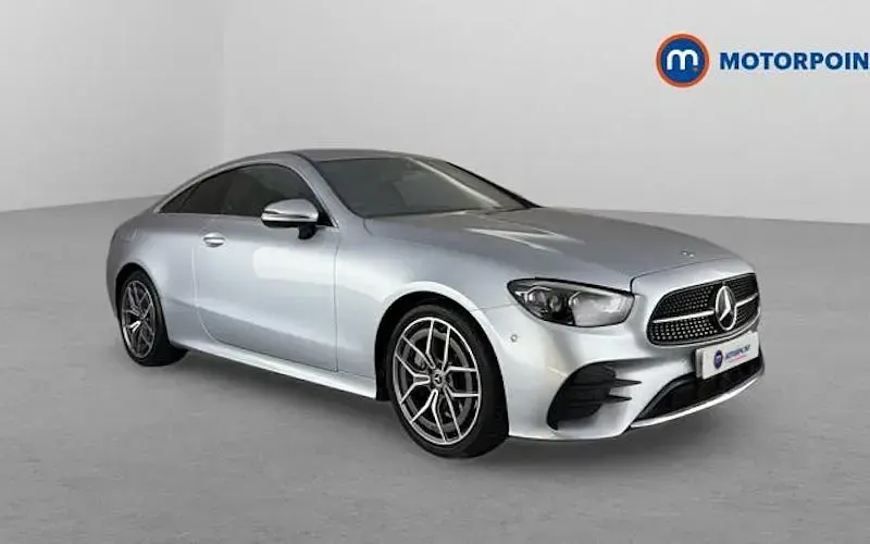 Usado Mercedes E300 AMG Line Premium 258 HP (189 kW) 2023 Coupé