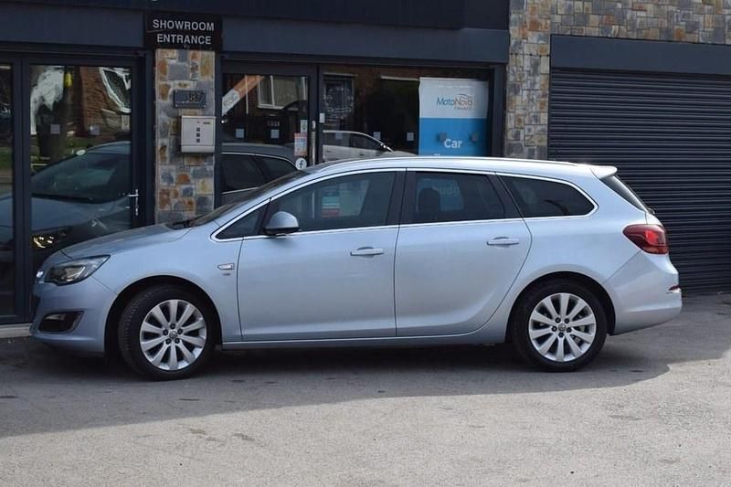Used Vauxhall Astra Elite 115 HP (84 kW) 2015 Silver Estate