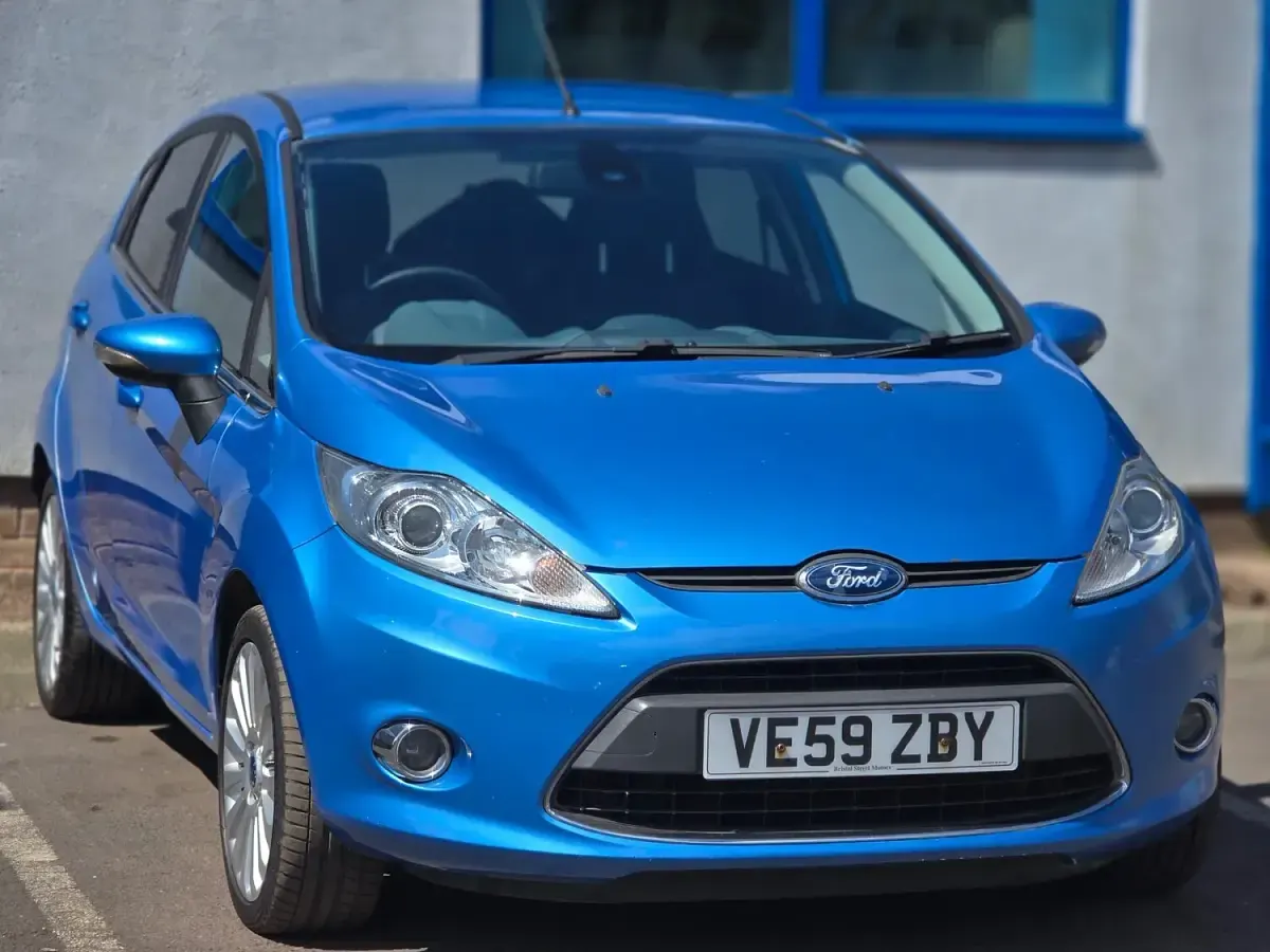Used Ford Fiesta Titanium 70 HP (51 kW) 2010 Blue Hatchback