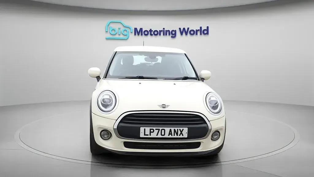 Używany Mini ONE Classic 102 KM (75 kW) 2021 Biały Hatchback