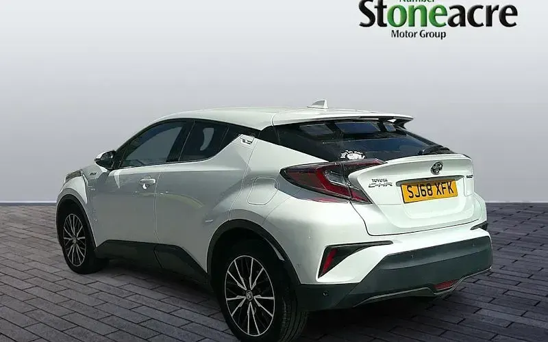 Used Toyota C-HR 122 HP (89 kW) 2017 White SUV