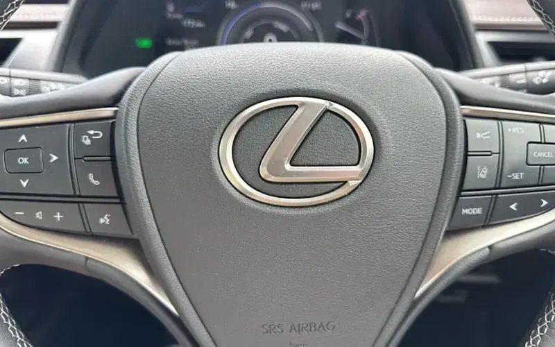Used Lexus UX 184 HP (135 kW) 2020 Silver SUV