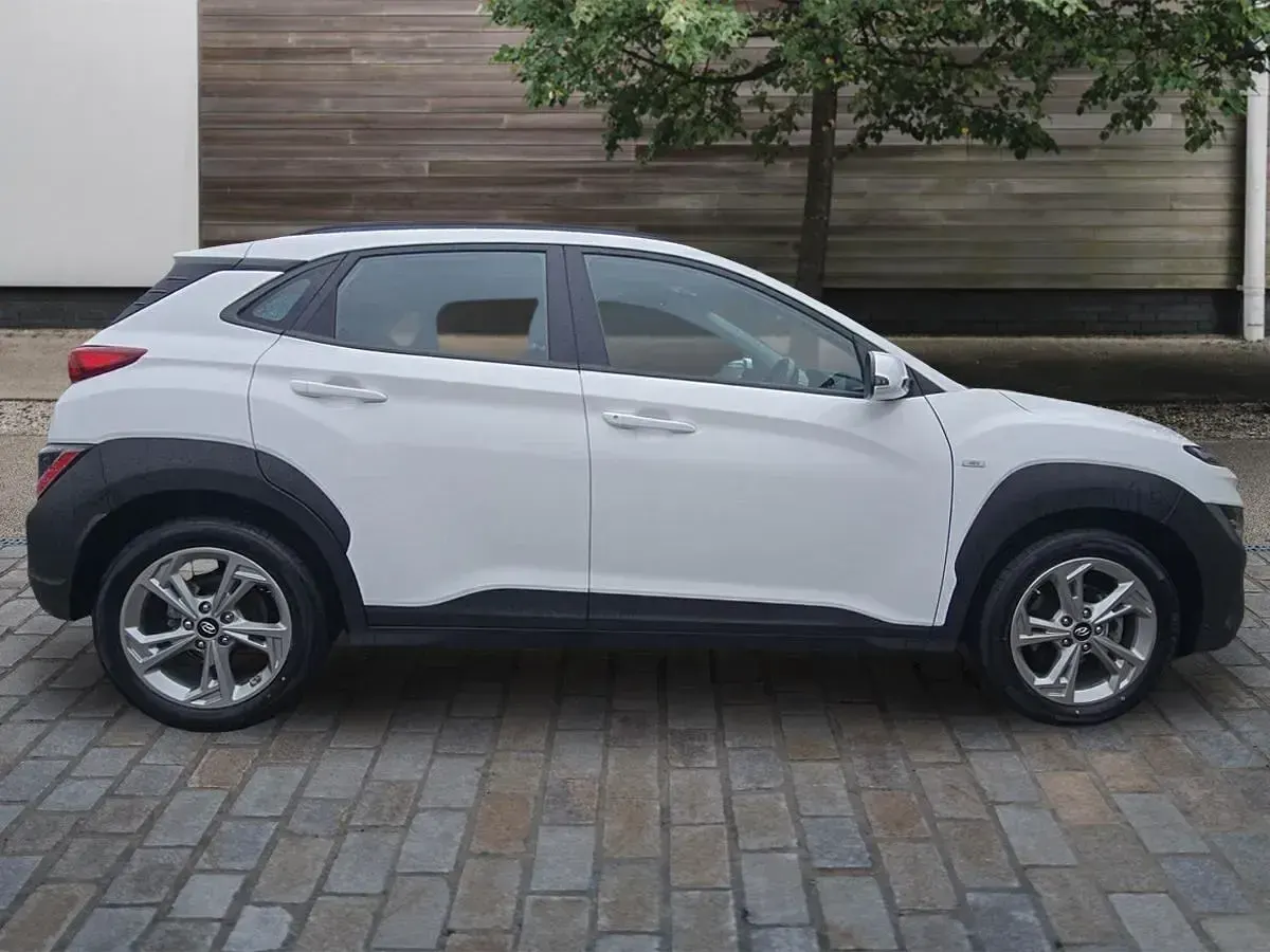 Gebraucht Hyundai Kona SE 120 PS (88 kW) 2022 Weiß SUV