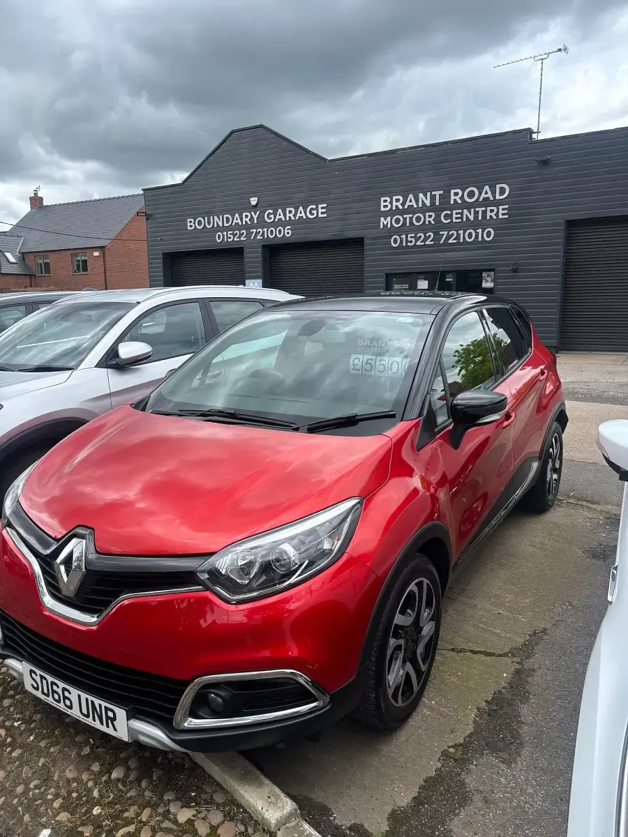 Used Renault Captur Signature 90 HP (66 kW) 2016 Red SUV