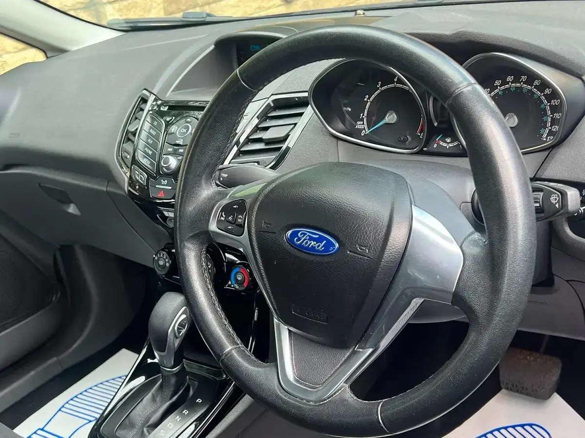 Used Ford Fiesta Zetec 103 HP (75 kW) 2015 Blue Hatchback
