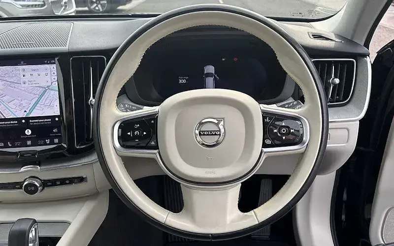 Used Volvo XC60 Plus 197 HP (144 kW) 2023 Black SUV