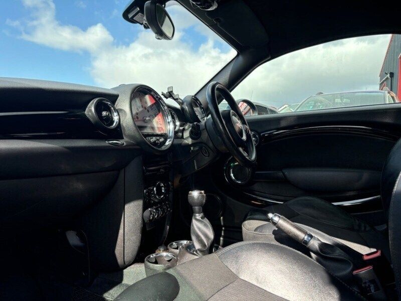 Image 3/4