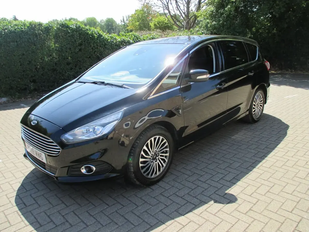 Used Ford S-MAX Titanium 150 HP (110 kW) 2019 Black MPV