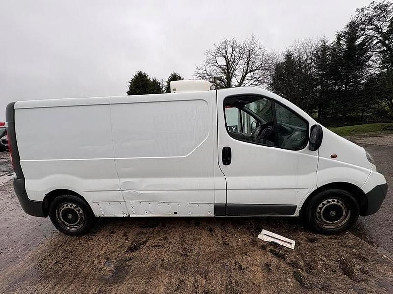 Used Vauxhall Vivaro 115 HP (84 kW) 2014 White MPV