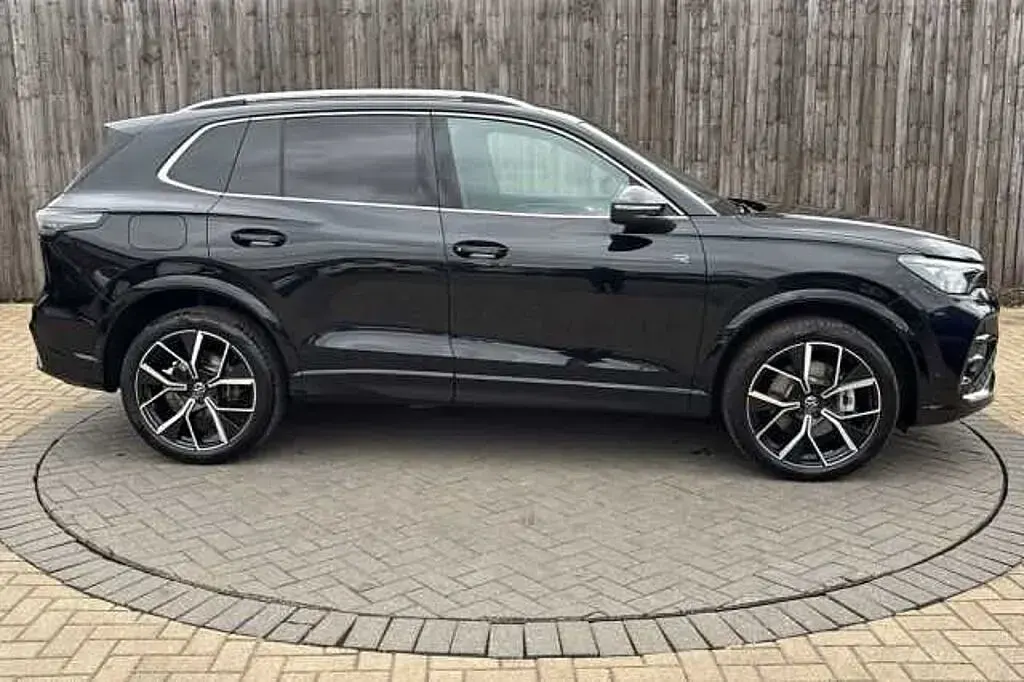 Used VW Tiguan R-line 272 HP (200 kW) 2024 Black SUV