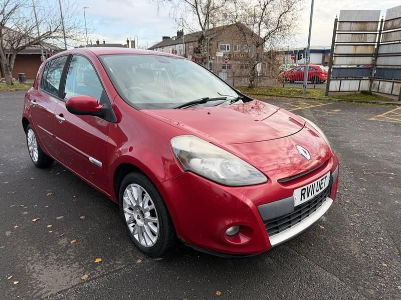 Used Renault Clio II Dynamique 88 HP (64 kW) 2011 Red Hatchback